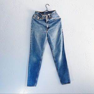 Vintage Levi’s 
90S 512 DARK WASH JEAN 26 USA MADE